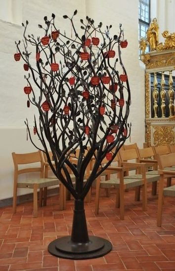 Æbletræ i kirken